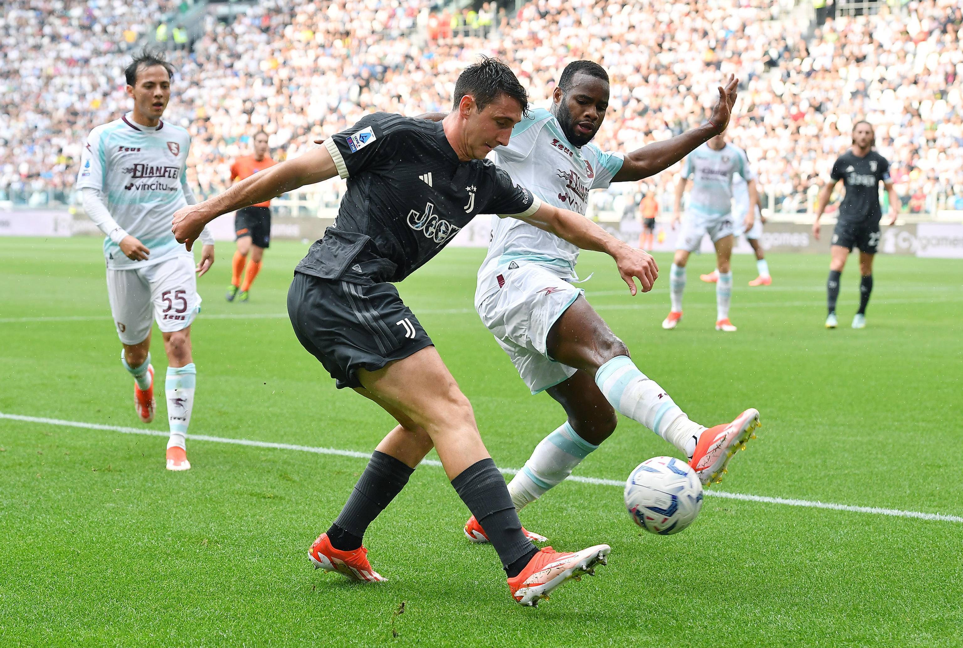 国际比赛日尤文图斯调整名单以备意甲，刷新队史纪录环节打磨，悬念犹存，医务组通报恢复的简单介绍