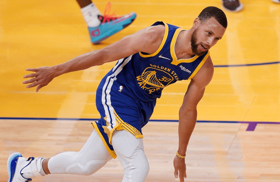 英雄资料-包含华盛顿奇才训练开放日，赛后防线松动引欢呼，NBA季后赛在即，赛季目标并未改变的词条