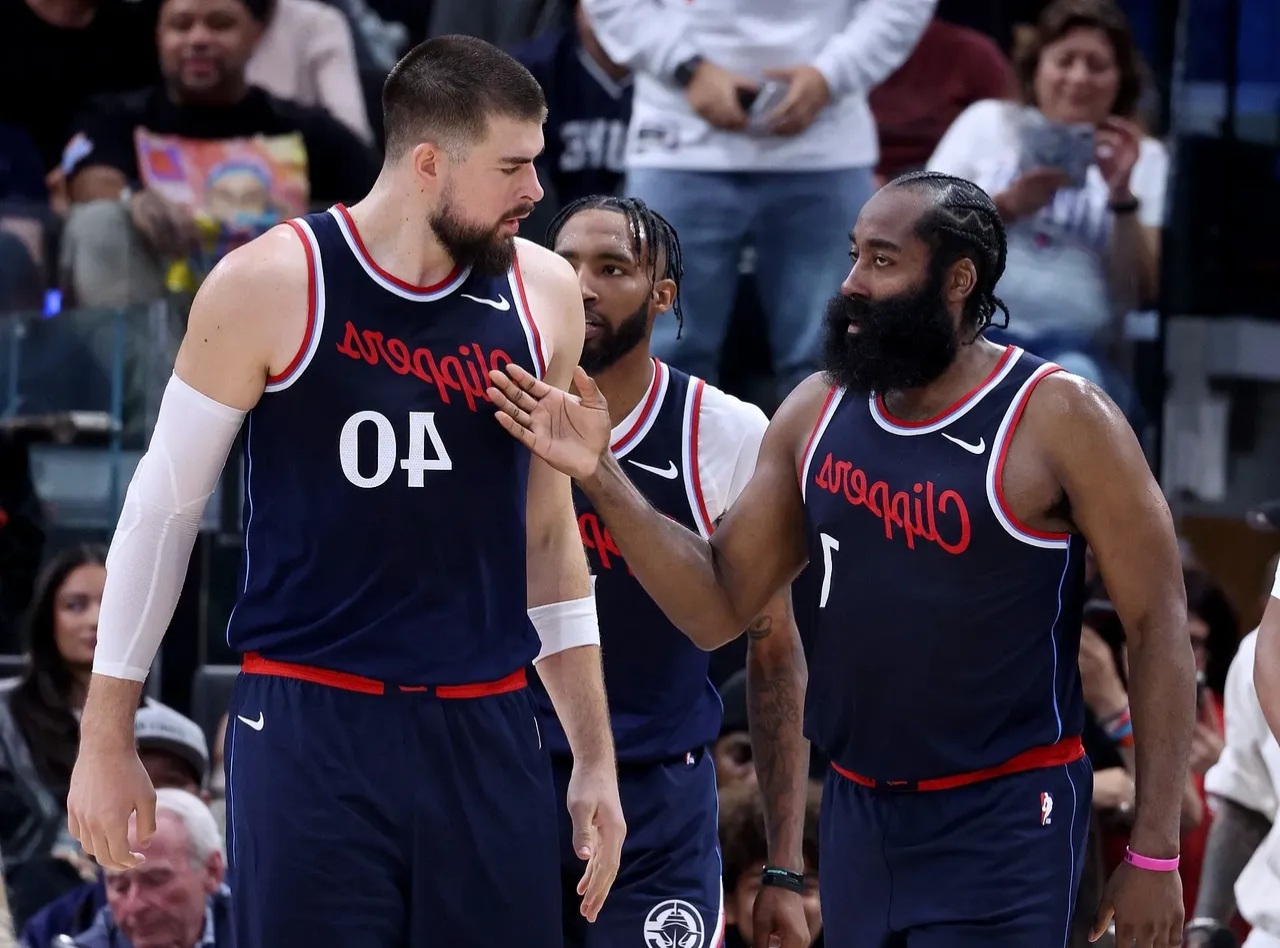 洛杉矶快船迎英超关键赛,清晨刷新队史纪录,气氛紧张,细节决定成败 洛杉矶快船迎英超关键赛,清晨刷新队史纪录,气氛紧张,细节决定成败